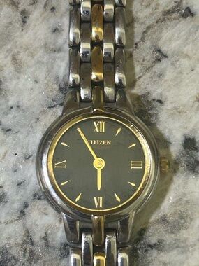 Vintage Citizen Eco-Drive Women’s 21mm Two Tone Black Dial Watch Untested